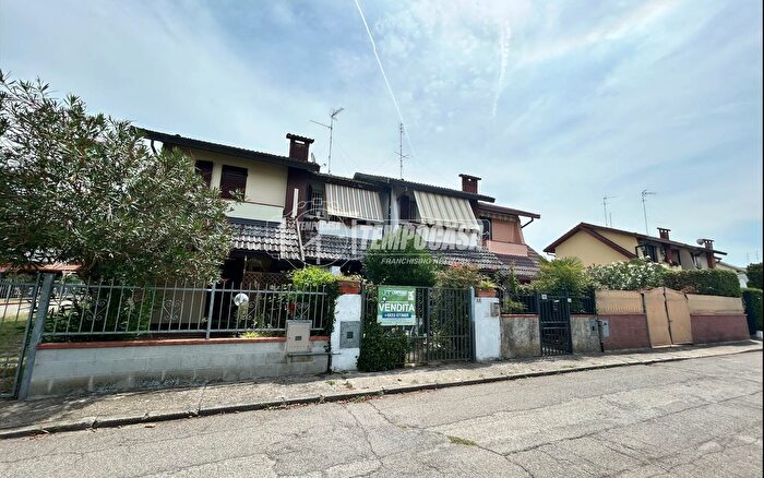 Appartamento trilocale in vendita in Via della Luna Lido di Pomposa, Comacchio