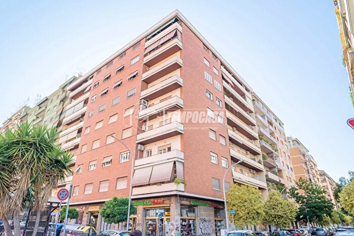 Appartamento quadrilocale in vendita in Viale Furio Camillo, Roma