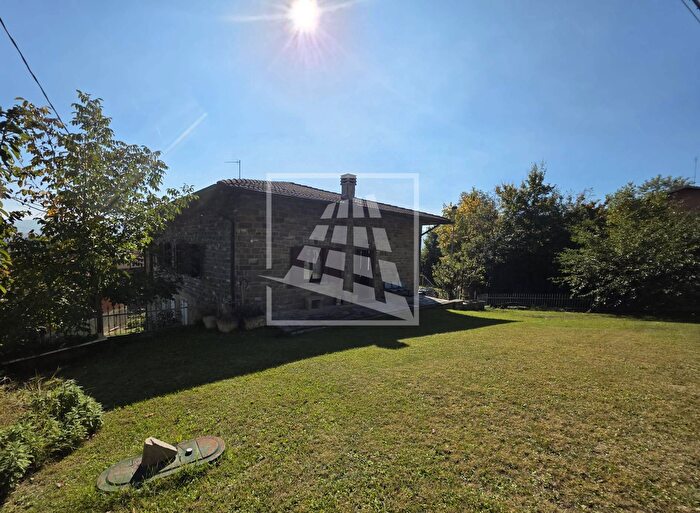 Appartamento quadrilocale in vendita in Via Iatica, Carpineti