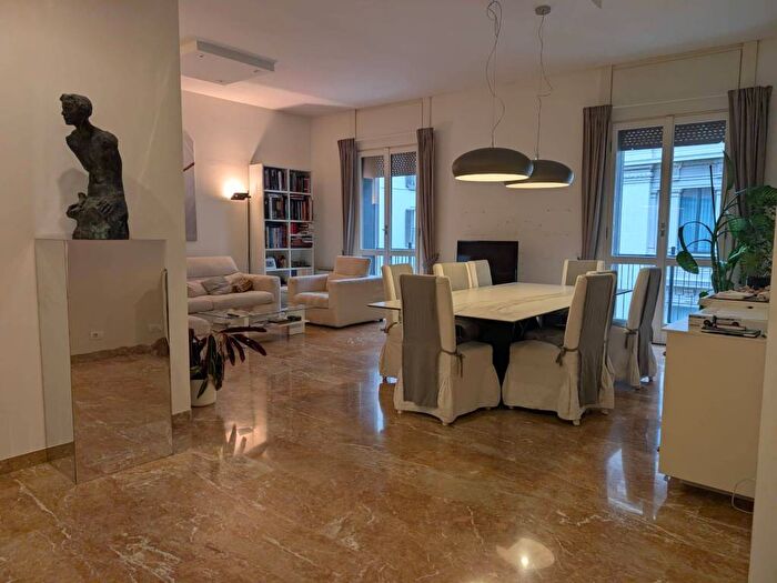 Appartamento con 5 locali in affitto in Piazza Luigi Vittorio Bertarelli, Carrobbio, Milano