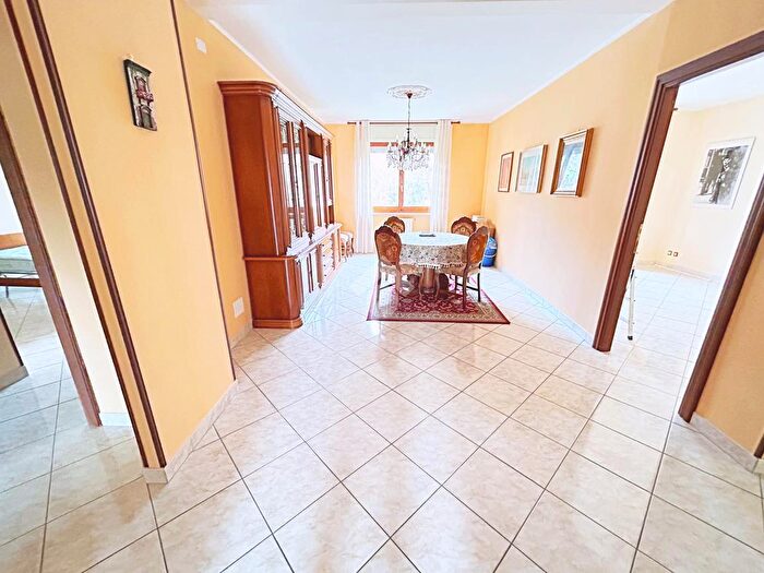 Appartamento con 5 locali in vendita in Via Prospero Gozzo, Alessandria