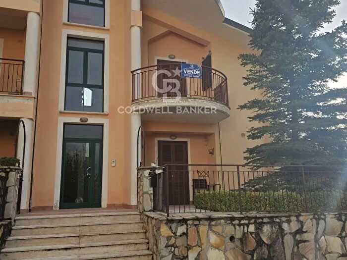 Appartamento trilocale in vendita in Via Aia del Prete Snc, Castel Del Giudice