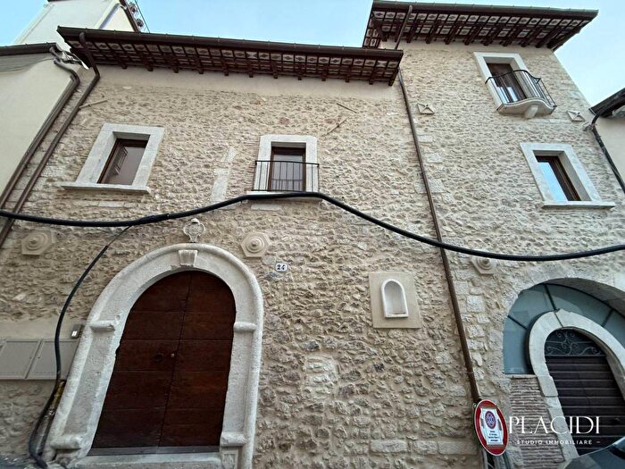 Appartamento trilocale in affitto in Piazza Fontesecco, Duomo Fontana Luminosa, LAquila