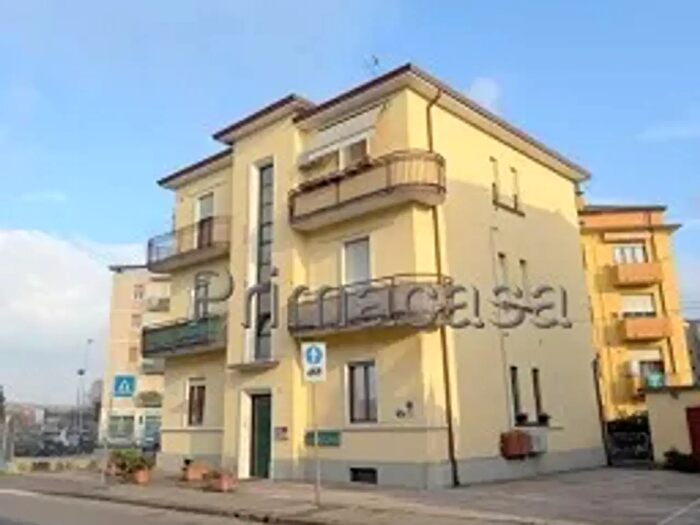 Appartamento trilocale in vendita in Via Golosine, Verona