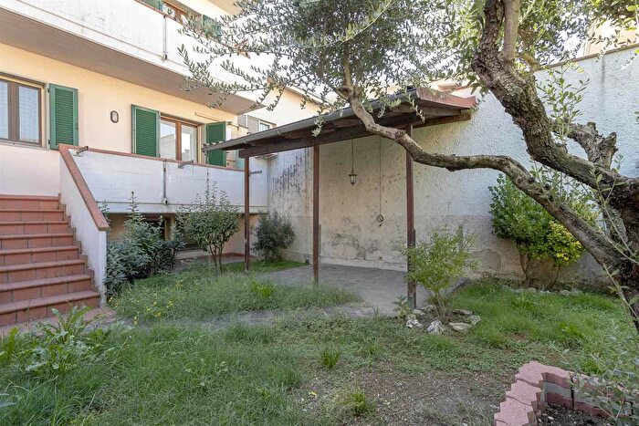 Casa con 6 locali in vendita in Via Oreste Cioppi, Poggio A Caiano