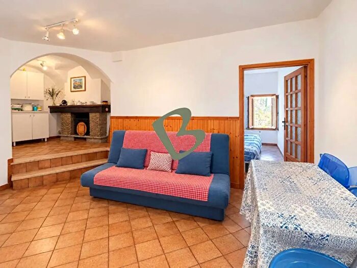 Appartamento con 5 locali in vendita in Vicolo San Giovanni Snc, Perinaldo