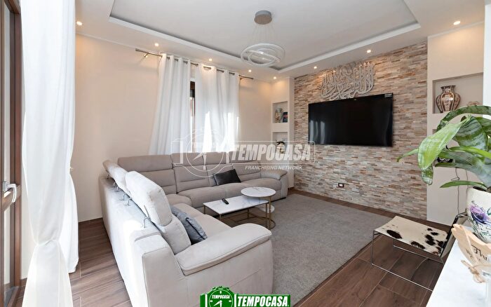 Casa trilocale in vendita in Via Monte Grappa, Brembate