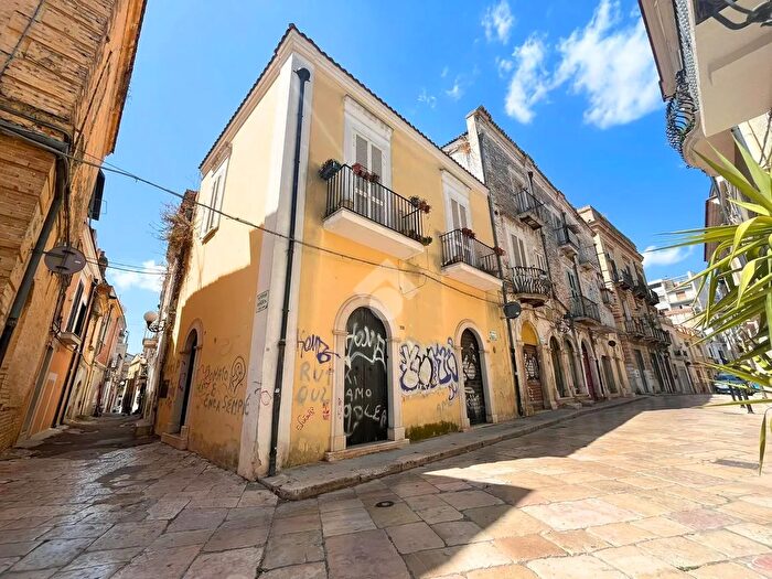 Casa con 16 locali in vendita in Via Roma, San Severo