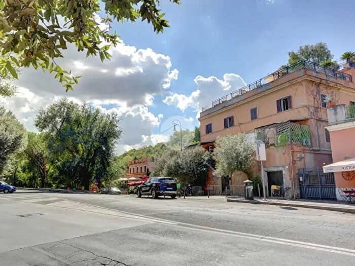 Appartamento trilocale in vendita in Via Nicola Zabaglia, Roma