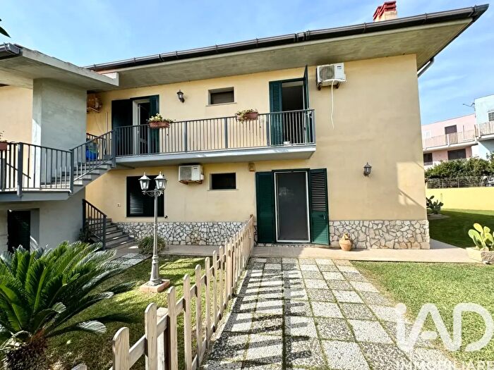 Casa con 10 locali in vendita in Viale Sicilia, Noto