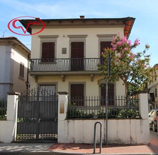 Casa con 6 locali in vendita in Via Costituzione, San Giovanni Valdarno