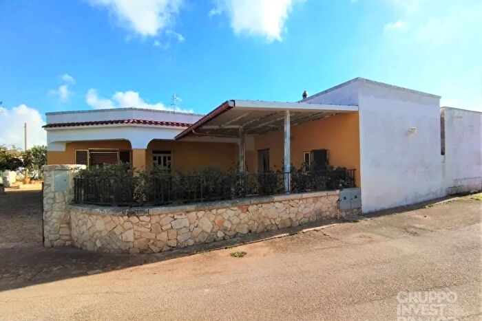 Casa trilocale in vendita in Contrada Uacella Locorotondo Bari Locorotondo, Locorotondo