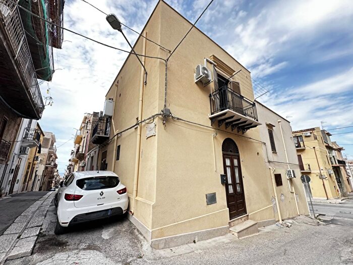 Casa con 6 locali in vendita in Via Calcara, Castellammare Del Golfo