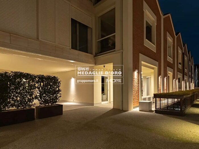 Appartamento trilocale in affitto in AdZe Viale Moreali, Modena