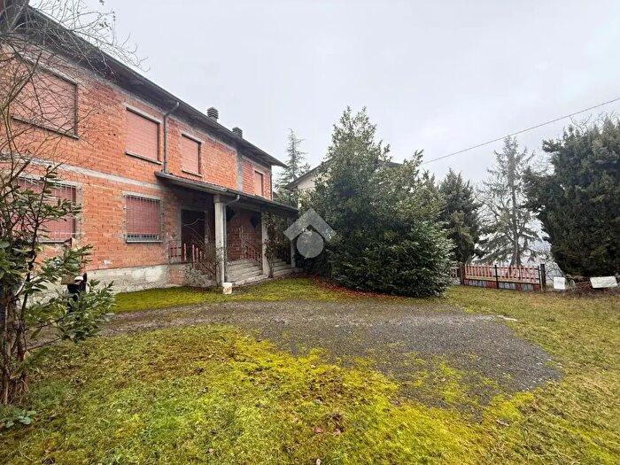 Casa trilocale in vendita in Via Caduti della Libertà, Casina