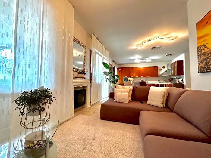 Appartamento con 5 locali in vendita in Via Monte Grappa, Caerano Di San Marco