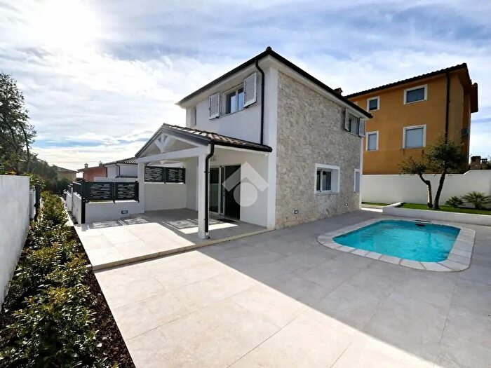 Casa trilocale in vendita in Via Piredda, Baunei