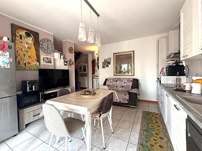 Appartamento bilocale in vendita in Via Francesco Baracca, Cantu