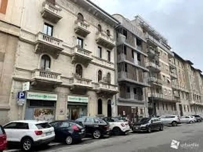 Appartamento trilocale in vendita in Via Enrico Nöe, Milano
