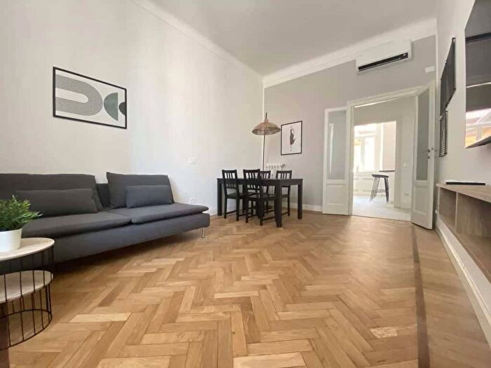 Appartamento trilocale in affitto in Piazza Giuseppe Grandi, Porta Vittoria, Milano