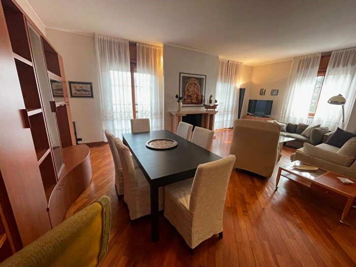 Appartamento con 5 locali in affitto in Viale Toscana, San Maurizio al Lambro, Cologno Monzese