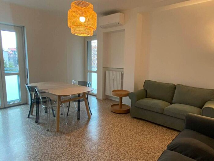 Appartamento quadrilocale in affitto in Piazza San Giovanni Battista alla Creta, Inganni, Milano