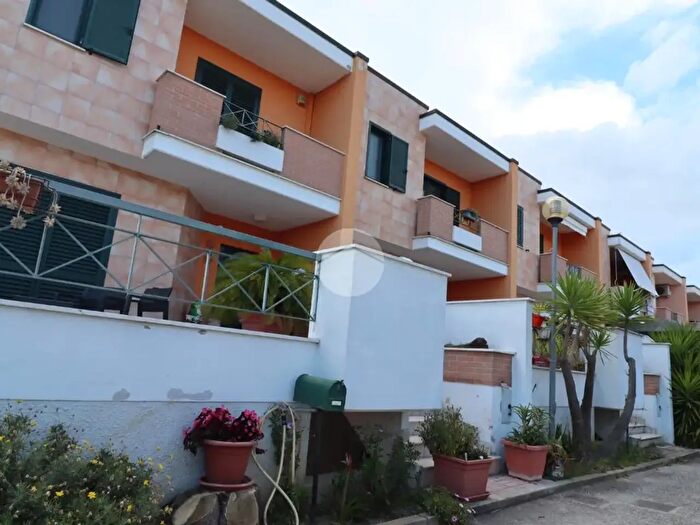 Casa con 6 locali in vendita in Via Nazionale per Teramo, Mosciano SantAngelo