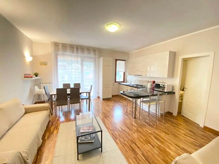 Appartamento trilocale in affitto in Via Tubino, Castello Don Minzoni, Rapallo