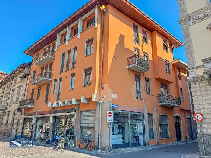 Appartamento trilocale in vendita in Via Strepponi, Lodi