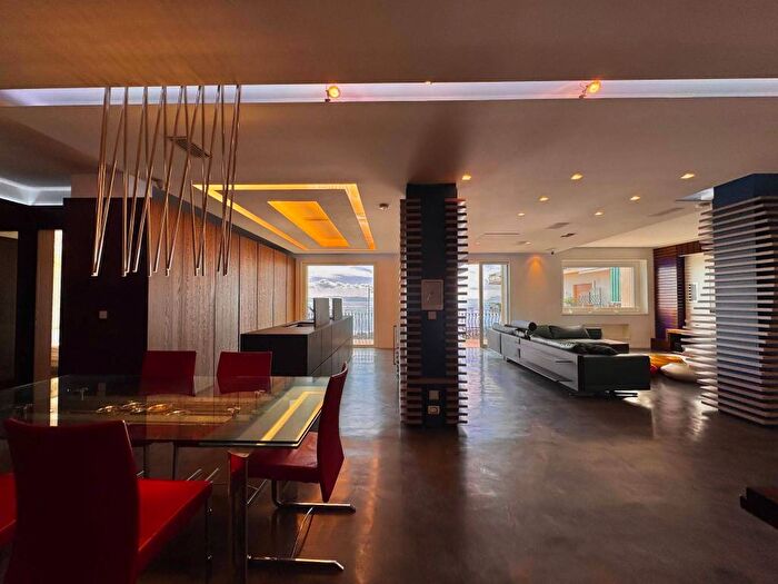 Appartamento con 6 locali in affitto in Via Aniello Falcone, Vomero, Napoli