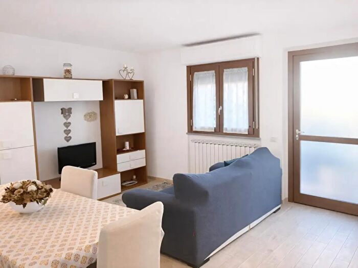 Appartamento trilocale in vendita in Via Girolamo Gigli, Siena