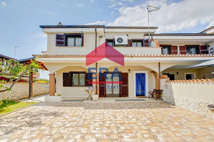 Appartamento quadrilocale in vendita in Via Pontedera a, Pomezia