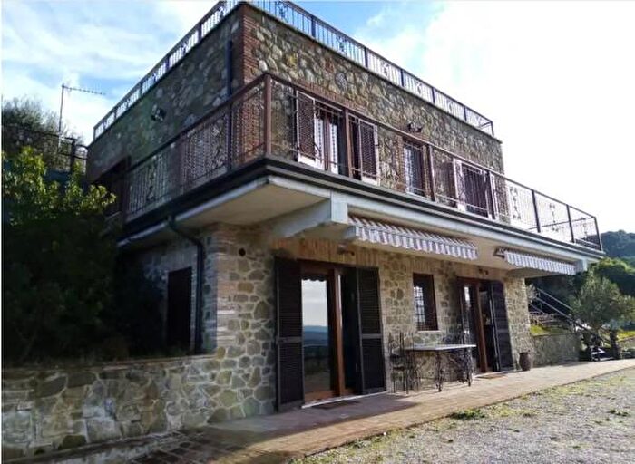 Casa con 5 locali in vendita in Via dellAcquedotto, Torgiano