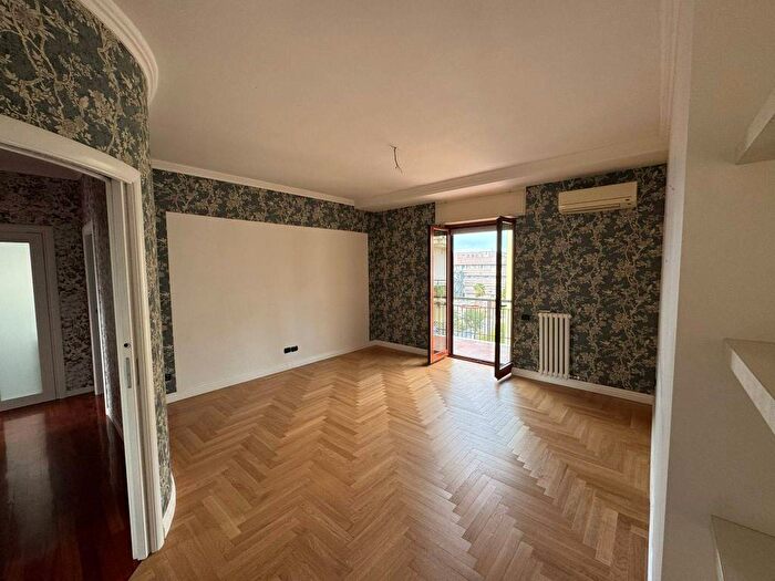 Appartamento quadrilocale in affitto in Via Avvocato Enrico De Nicola, Trani