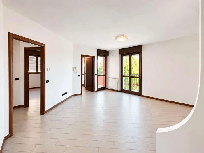 Appartamento trilocale in vendita in Via Romagna c, Bernareggio
