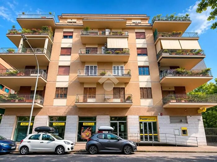 Appartamento con 6 locali in vendita in Via Leopoldo Nobili, Roma