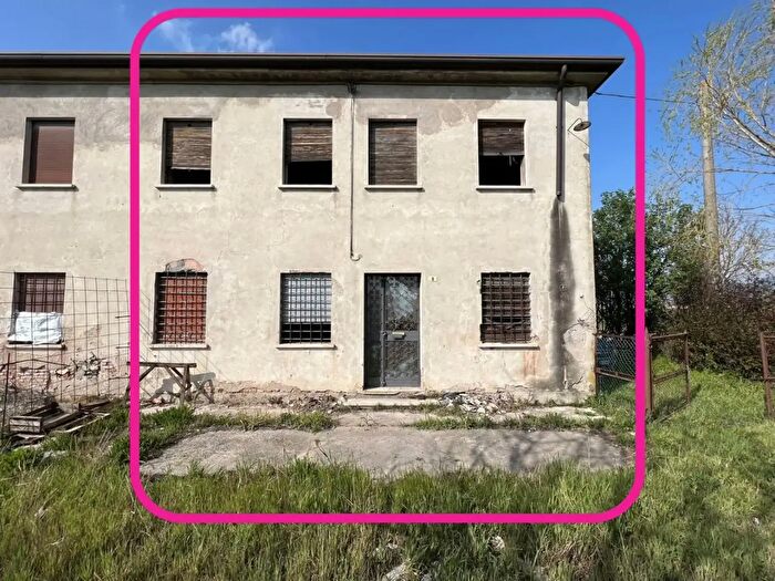 Casa quadrilocale in vendita in Via Madonnetta, Ospedaletto Euganeo
