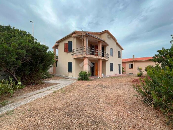 Casa con 6 locali in vendita in Via Sa Columbera, S'archittu, Cuglieri