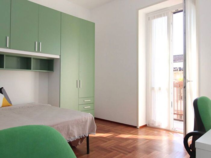 Appartamento trilocale in affitto in Corso di Porta Romana, Quadronno Crocetta, Milano