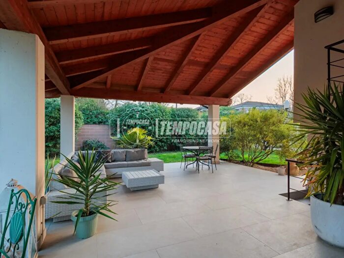 Appartamento con 5 locali in vendita in Via Angelo Braga, Parma