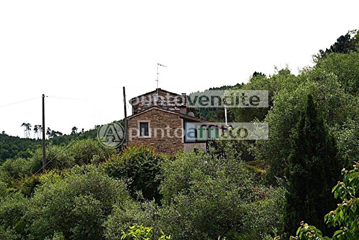 Casa con 10 locali in vendita in di Tiglio, Capannori