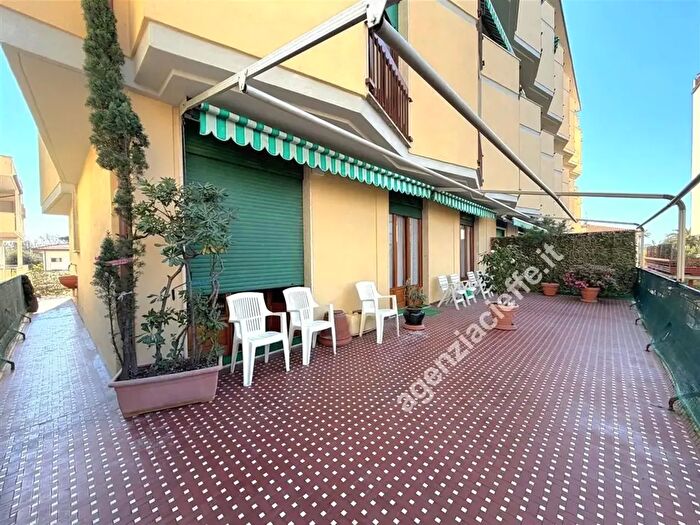 Appartamento con 5 locali in vendita in Massa