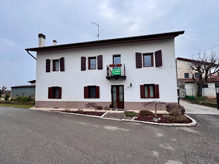 Casa con 7 locali in vendita in Via Cristallo, Premariacco