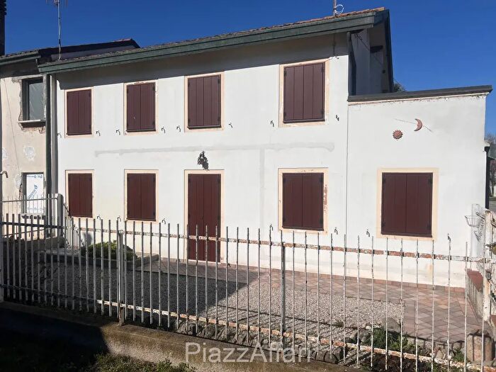 Casa trilocale in vendita in Via Cesare Balbo, Candiana