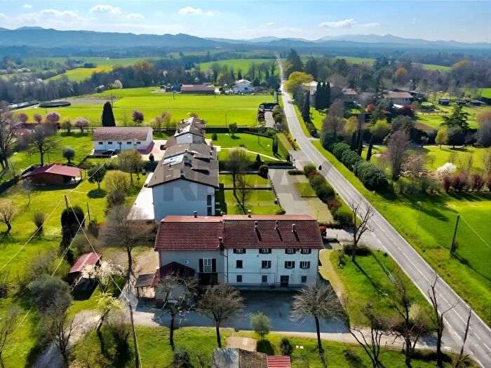 Appartamento con 6 locali in vendita in Via Ghiardo, Cavriago