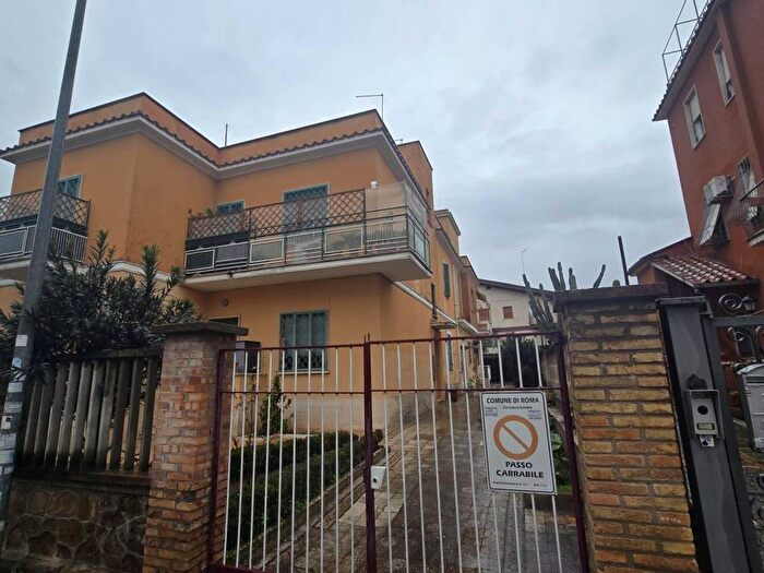 Appartamento trilocale in affitto in Via Giuseppe Bellucci, Ponte Mammolo, Roma