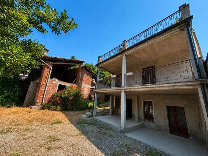Casa con 10 locali in vendita in Piave, Rovescala