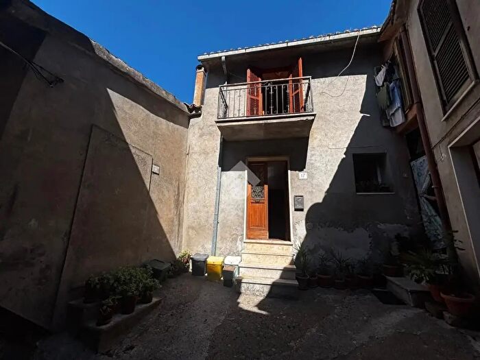 Appartamento trilocale in vendita in Vicolo della Rocca, Subiaco