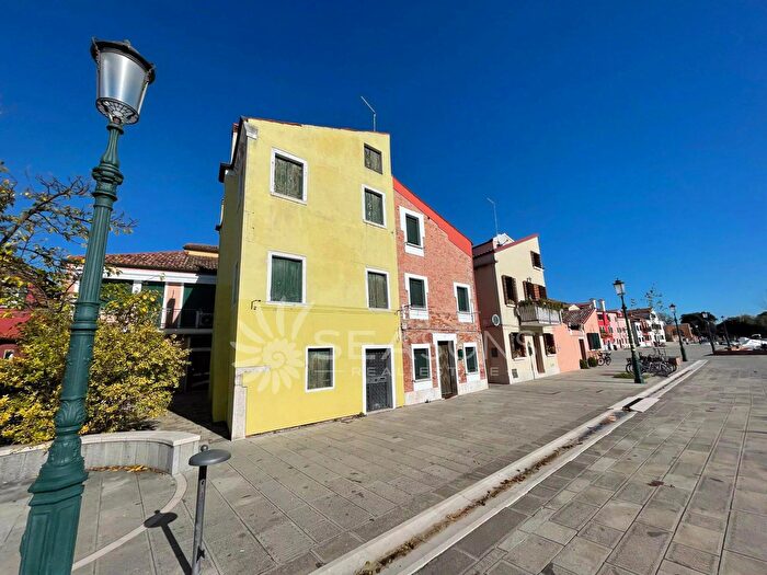 Casa con 6 locali in vendita in Venezia