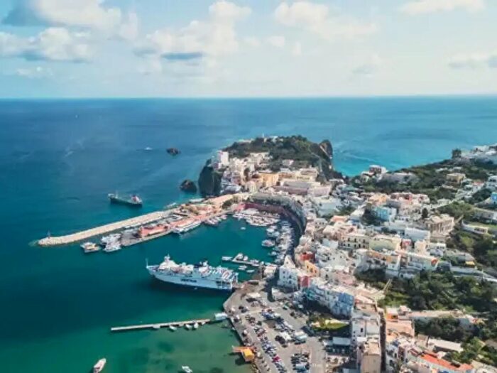 Appartamento quadrilocale in vendita in Via Salita Scarpellini, Ponza